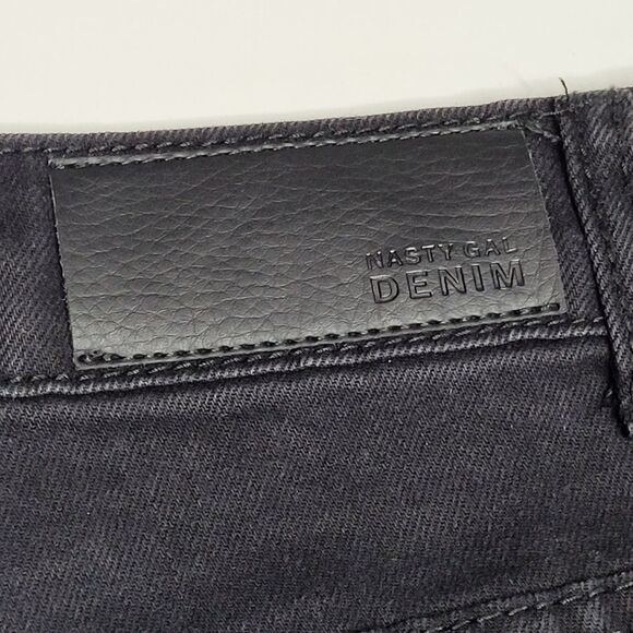 8 NASTY GAL DENIM BLACK CUT OFF HIGH RISE FESTIVAL SHORTS LIKE NEW - Picture 9 of 13